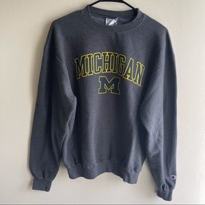 Champion U of M Crewneck Size M